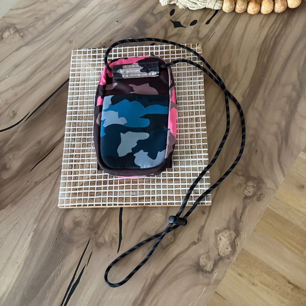 RARE Lululemon Take it On Camo Crossbody Pouch